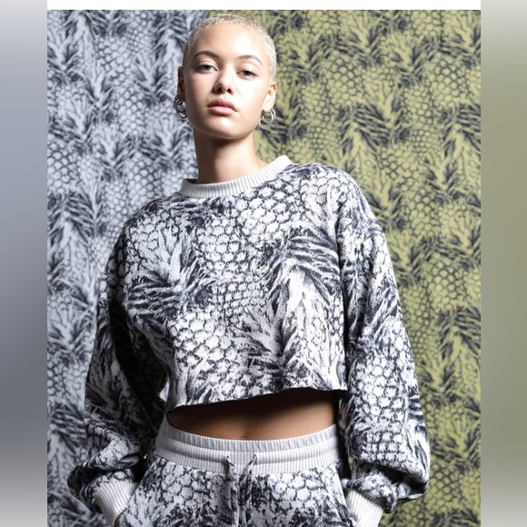 NWT Twenty Montreal Black and White Patterned Sweatshirt.. Size XS - Picture 1 of 9